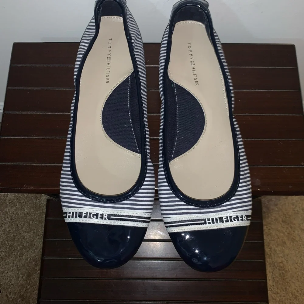 Women’s Tommy Hilfiger “Jakline” Navy/White Ballet Flats Size 9.5M NWOB - Picture 3 of 7